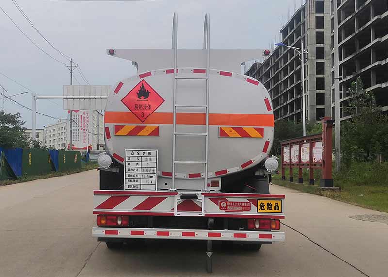 炎帝牌SZD5180GYYD6C型運(yùn)油車