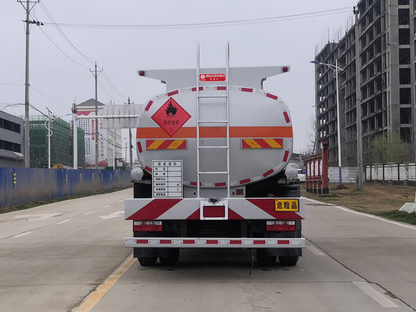 炎帝牌SZD5186GYY6C型運(yùn)油車(chē)