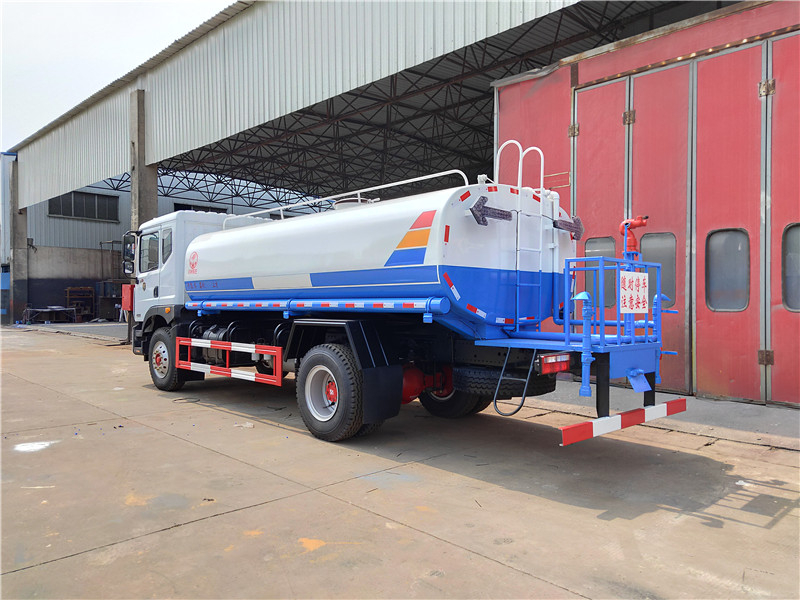 國(guó)六15方東風(fēng)D9灑水車