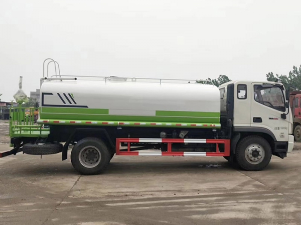 國(guó)六15方福田灑水車