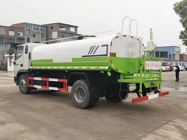 國(guó)六15方福田灑水車