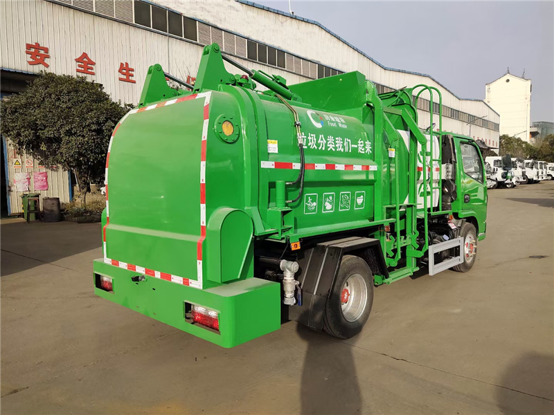 東風(fēng)8方餐廚垃圾車(chē)(方罐)