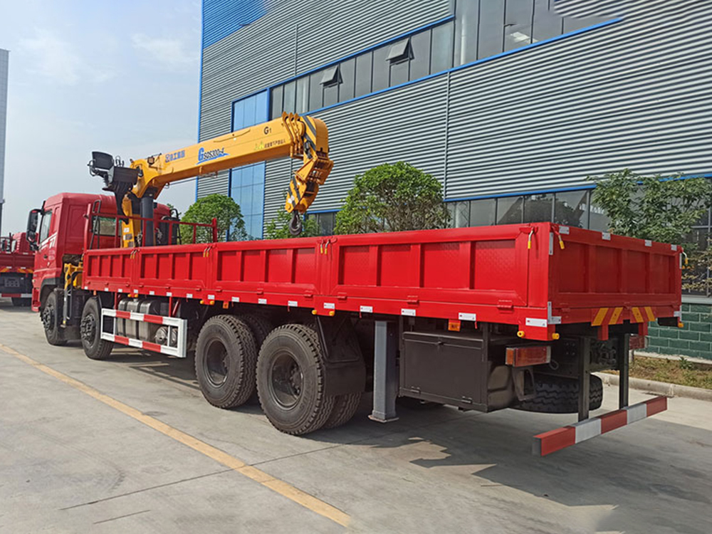 國(guó)六東風(fēng)暢行D7前四后八12噸隨車吊