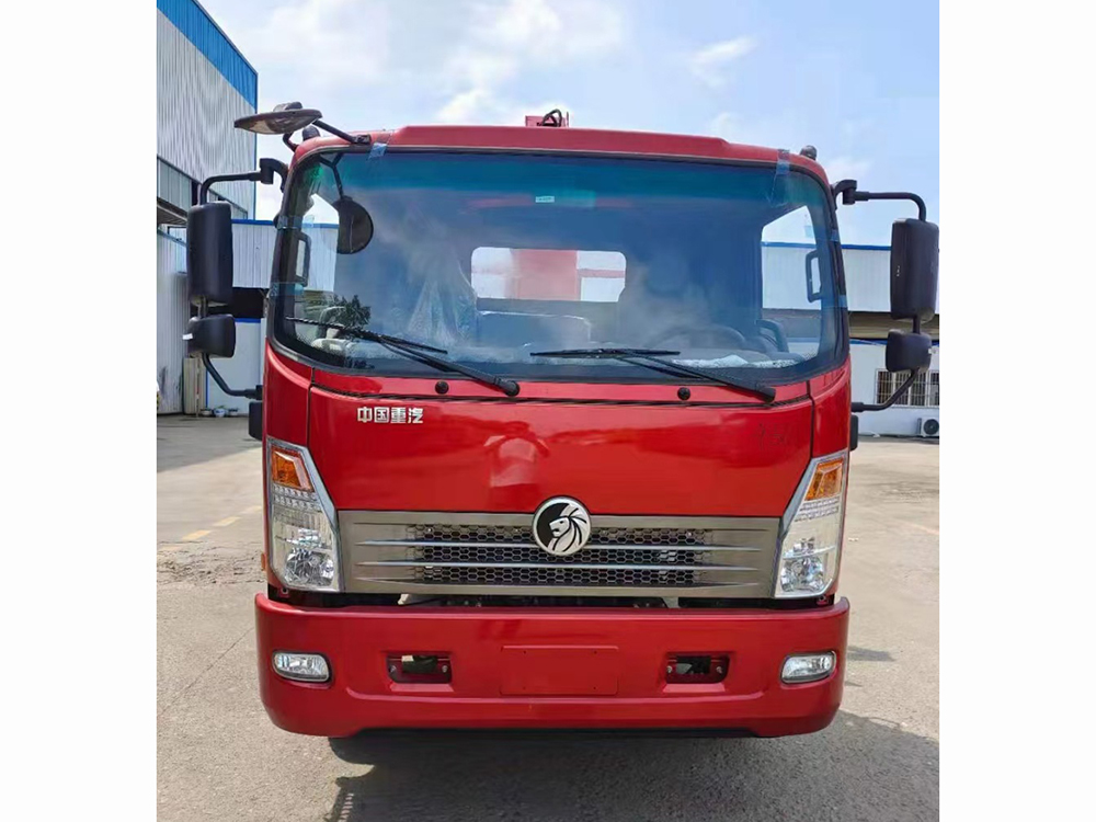 國(guó)六重汽藍(lán)牌長(zhǎng)威5噸四節(jié)直臂隨車吊